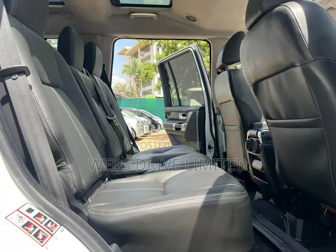 Land Rover Discovery 2014 White