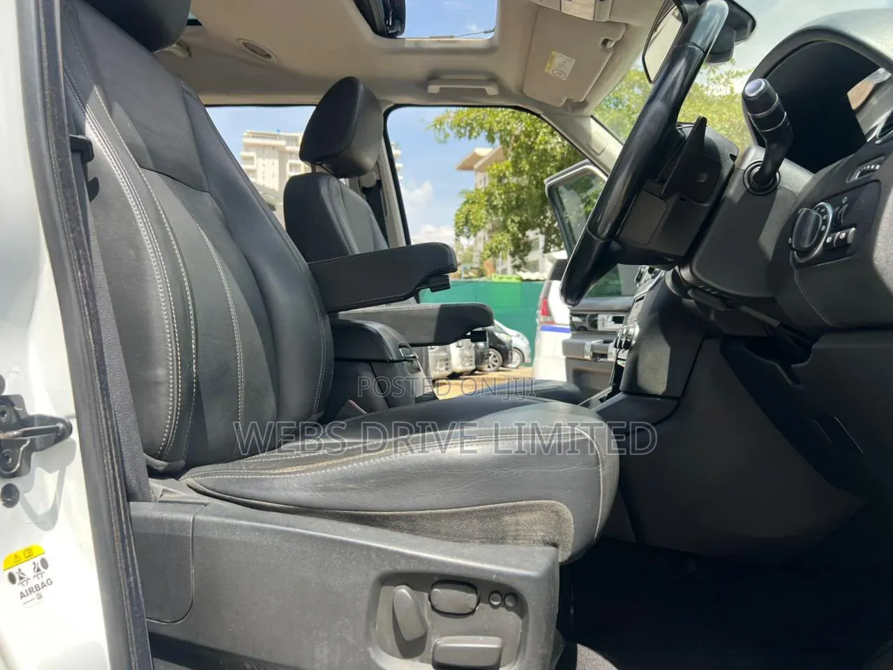 Land Rover Discovery 2014 White