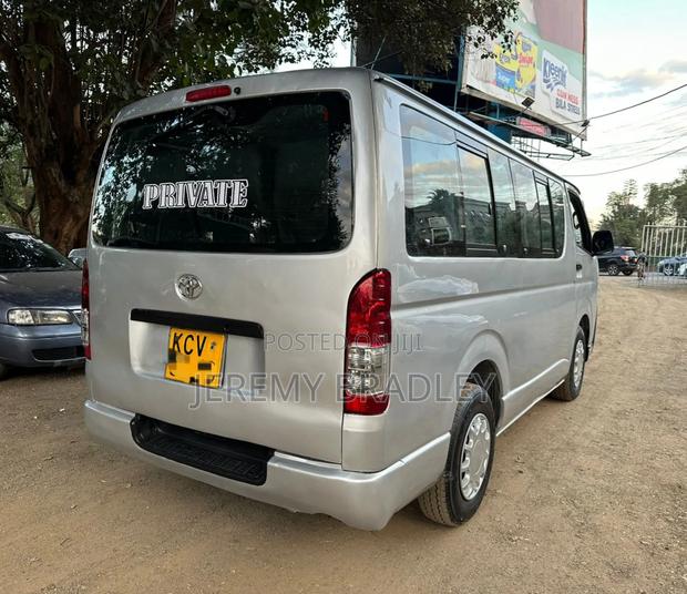 Toyota HiAce 2012 Grey - thumbnail 3
