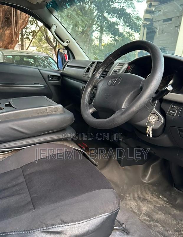 Toyota HiAce 2012 Grey - thumbnail 5