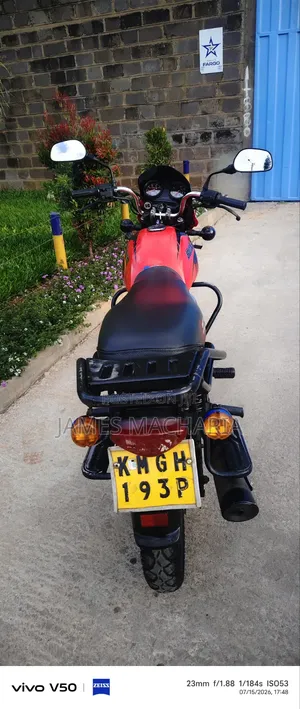 Bajaj Boxer 125 2026 Red