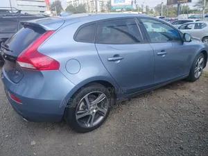 Volvo V40 2019 Purple