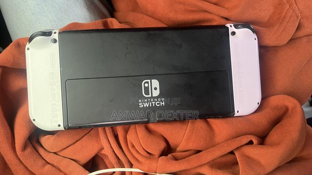 Nintendo Switch - thumbnail 3