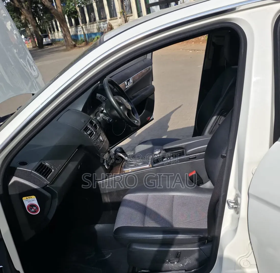 Mercedes-Benz C200 2010 White