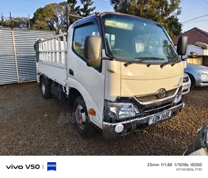 Toyota Dyna 2017 White
