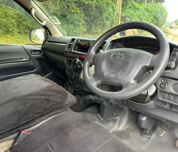 Toyota HiAce 2016 White - thumbnail 5