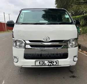 Toyota HiAce 2016 White