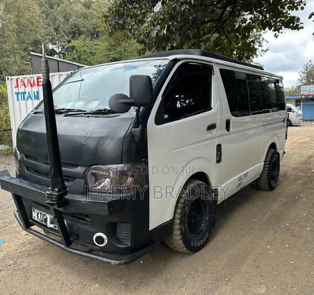 Toyota HiAce 2016 White