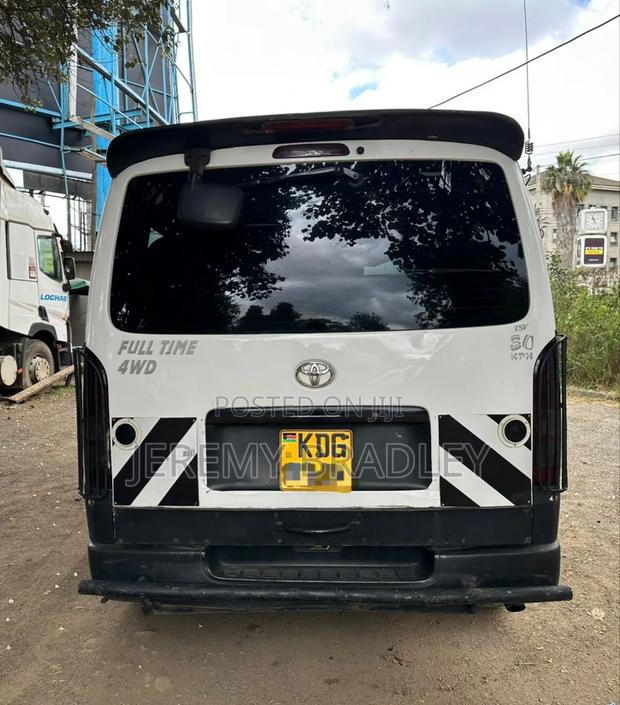 Toyota HiAce 2016 White - thumbnail 4