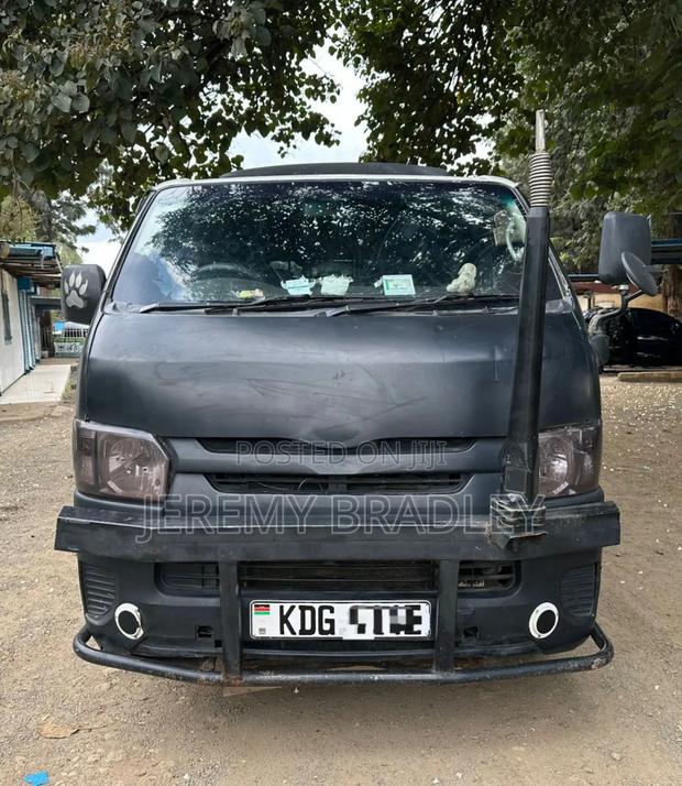 Toyota HiAce 2016 White - thumbnail 3