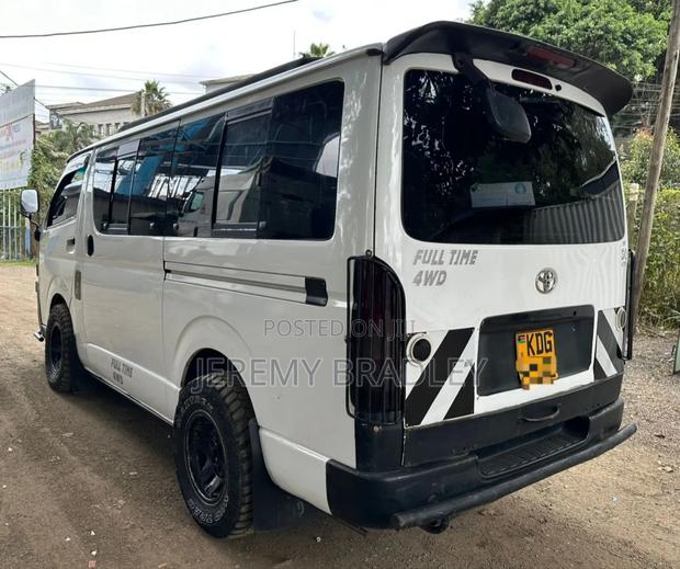 Toyota HiAce 2016 White - thumbnail 5