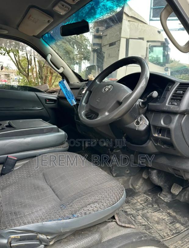 Toyota HiAce 2016 White - thumbnail 8