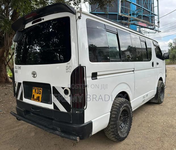 Toyota HiAce 2016 White - thumbnail 6