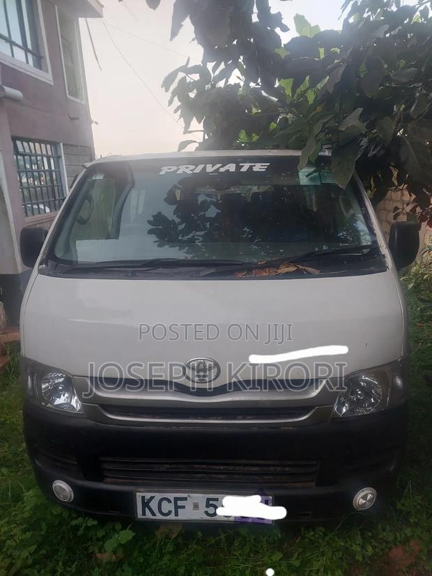 Toyota HiAce 2010 White - main view