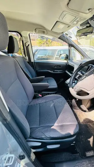 Toyota Noah 2.0 AWD (7 Seater) 2019 Silver