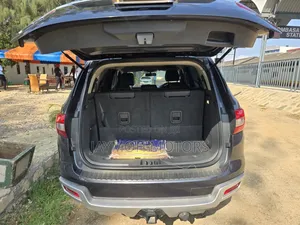 Ford Everest 2018 Gray