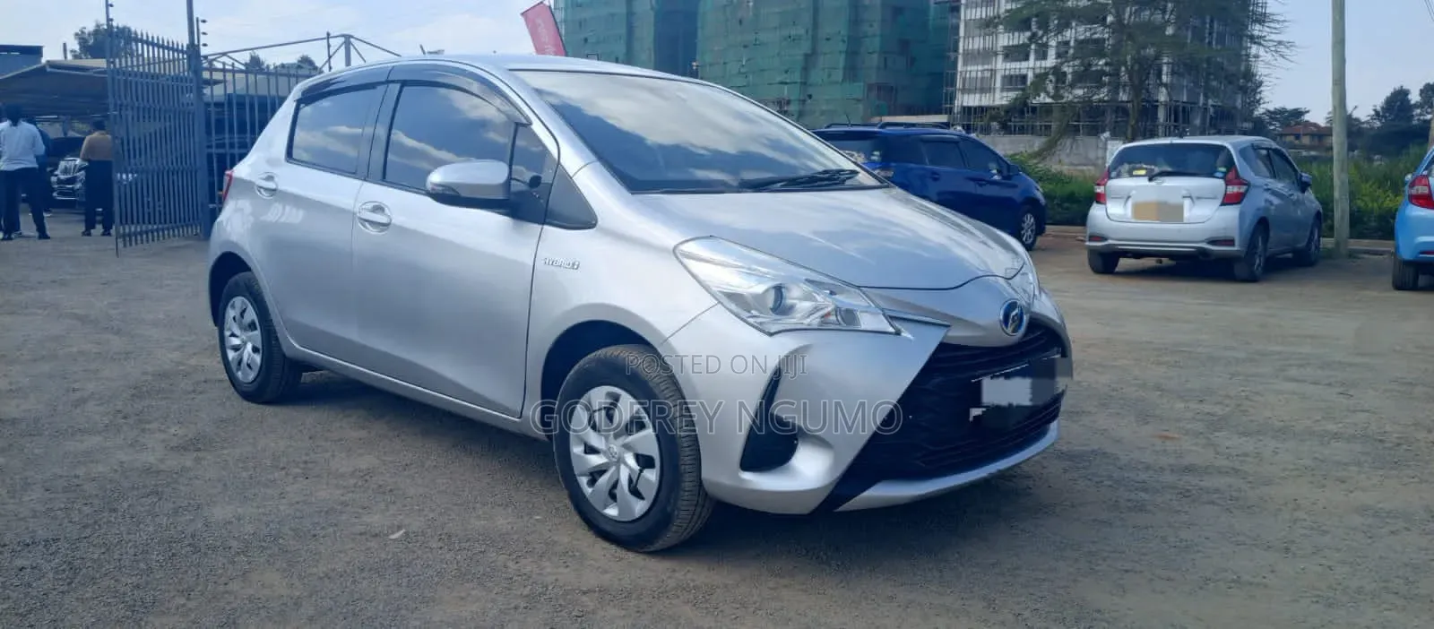 Toyota Vitz 2017 Silver