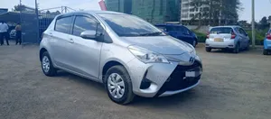 Toyota Vitz 2017 Silver