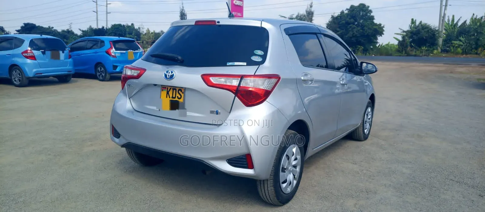 Toyota Vitz 2017 Silver