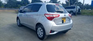 Toyota Vitz 2017 Silver