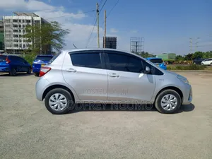 Toyota Vitz 2017 Silver