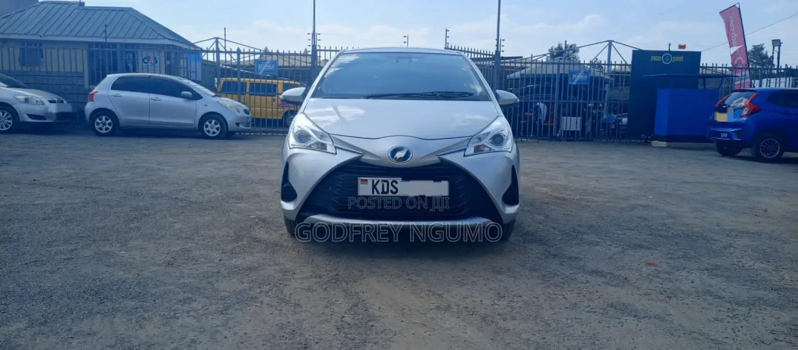 Toyota Vitz 2017 Silver