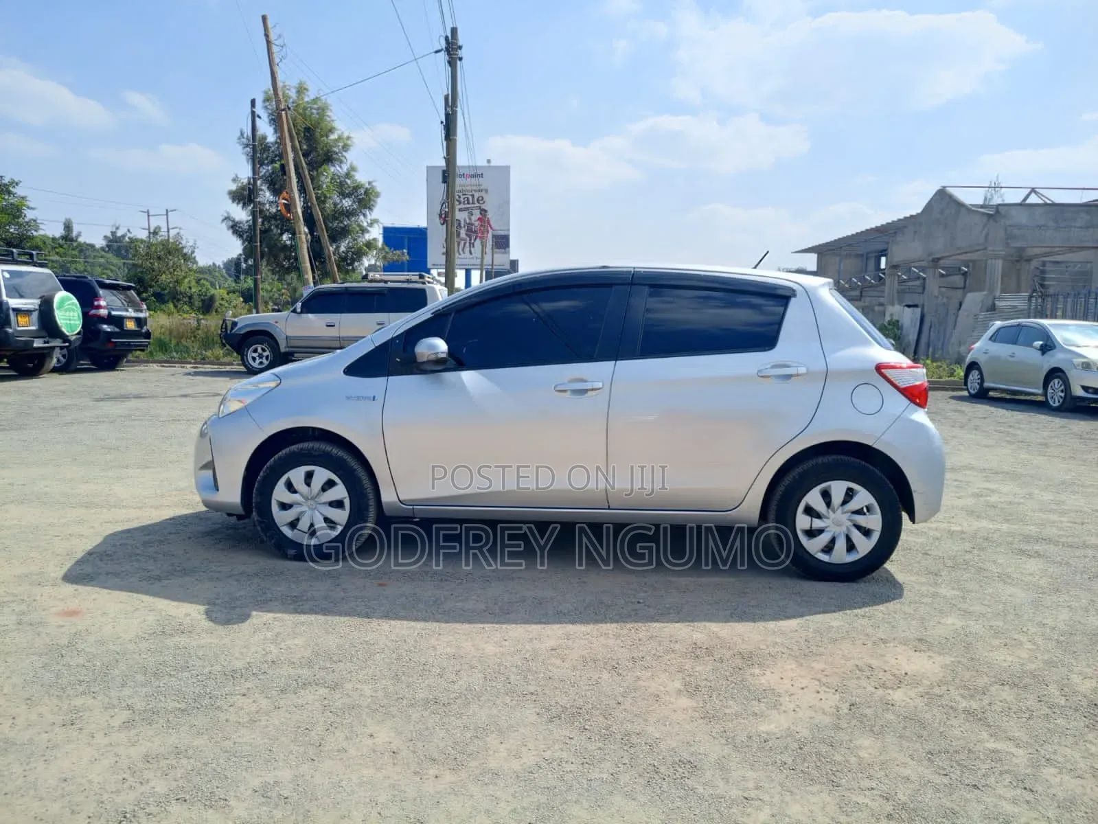Toyota Vitz 2017 Silver