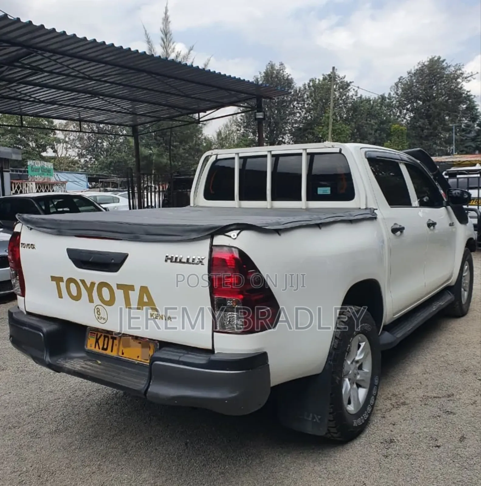 Toyota Hilux 2020 White