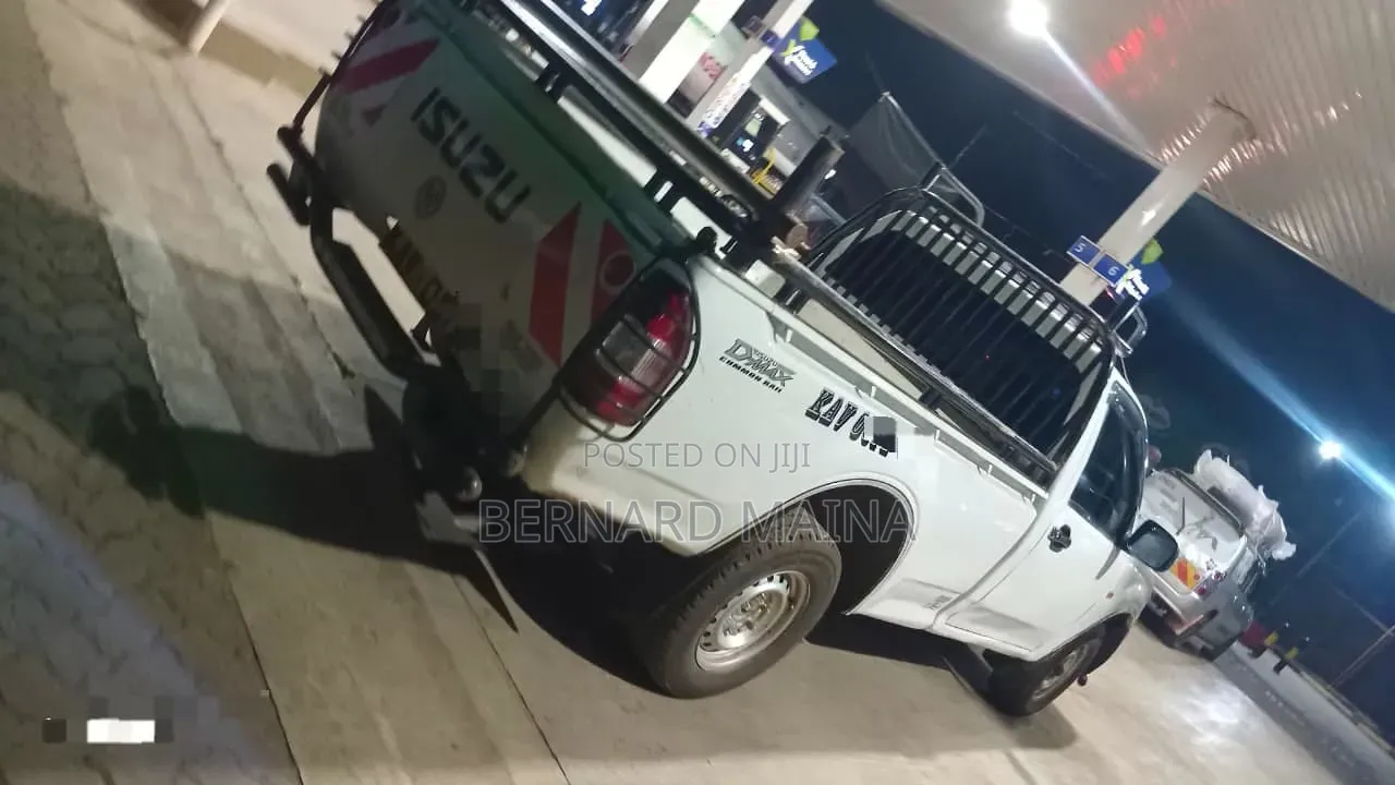 Toyota Hilux 2011 White