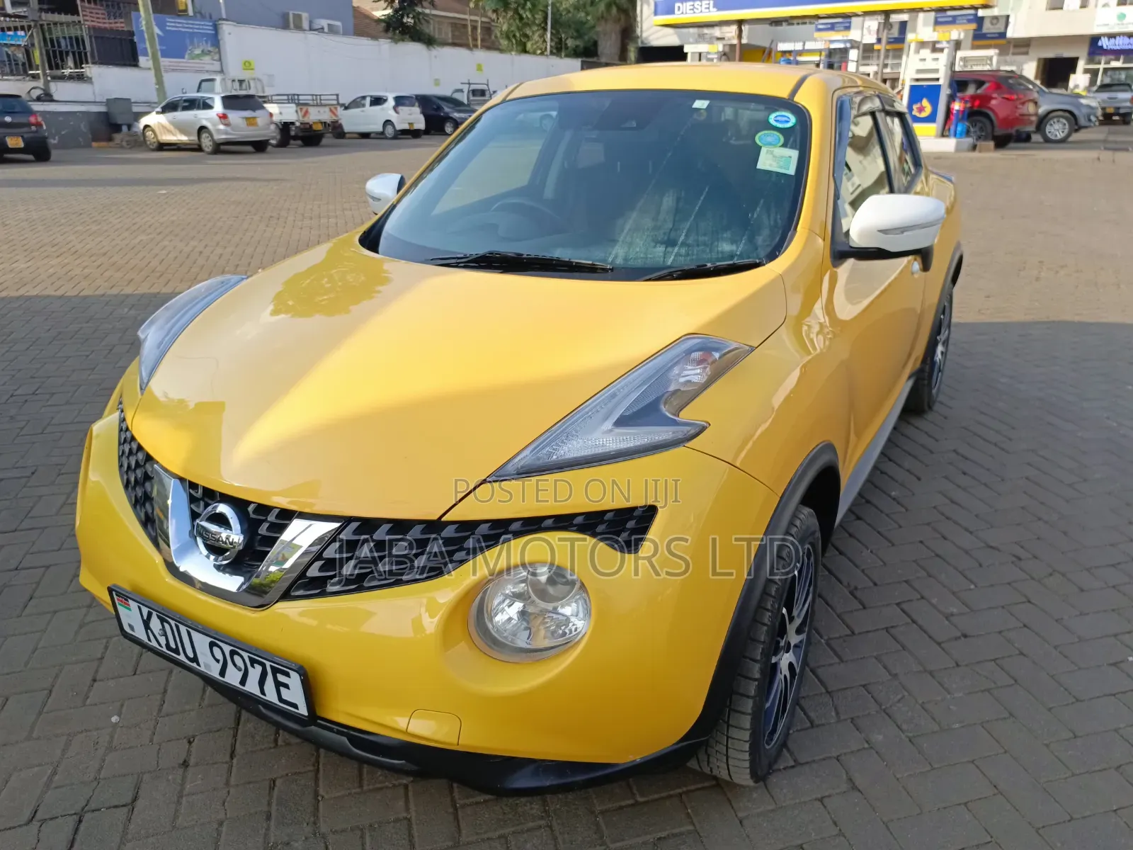 Nissan Juke 2018 Yellow