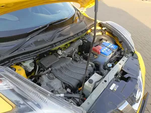 Nissan Juke 2018 Yellow