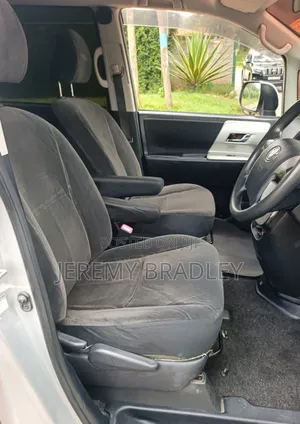 Toyota Noah 2012 Gray