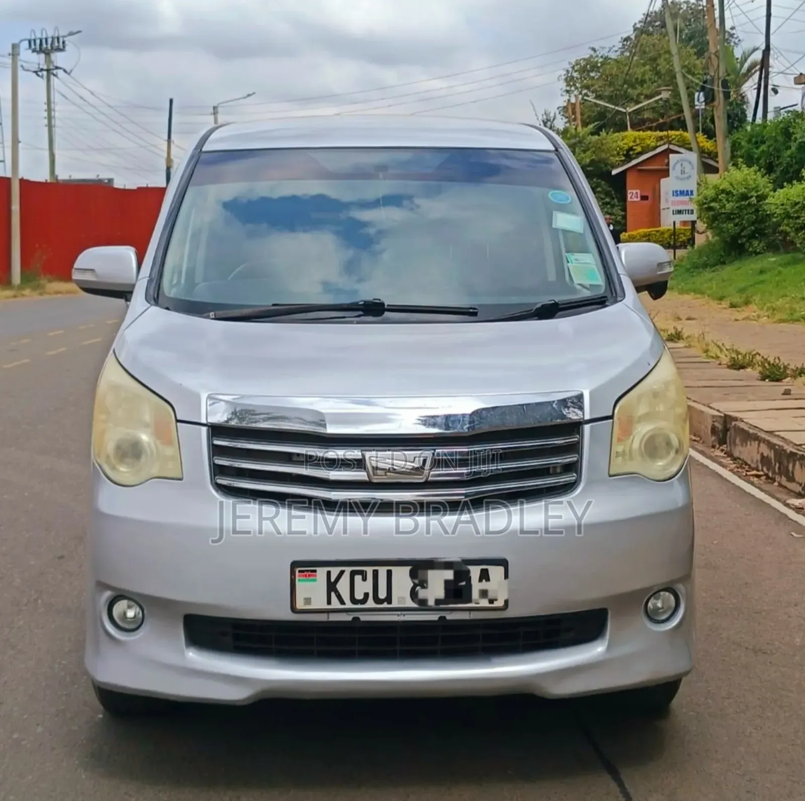 Toyota Noah 2012 Gray