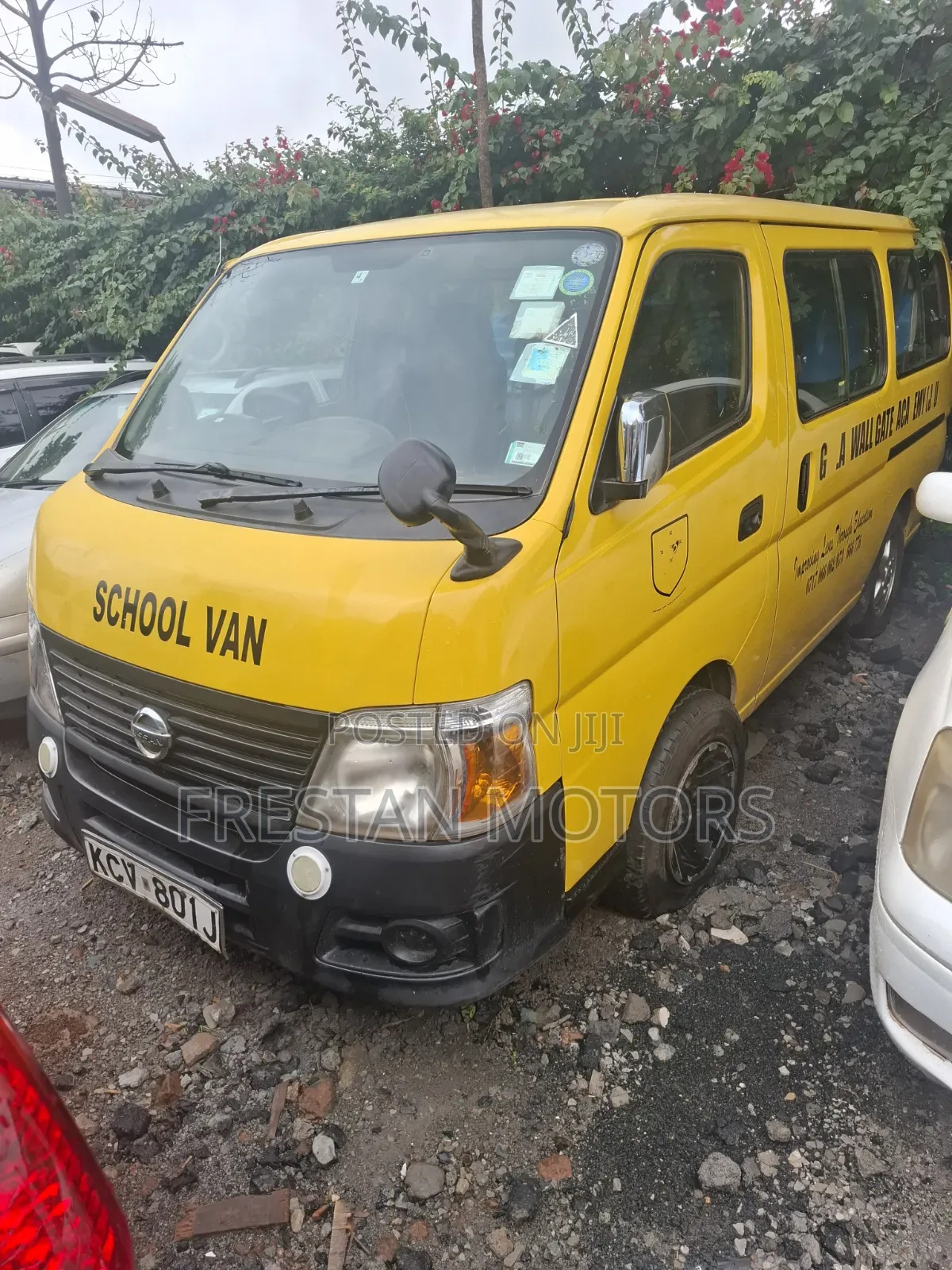 Nissan Caravan (Urvan) 2012 Yellow