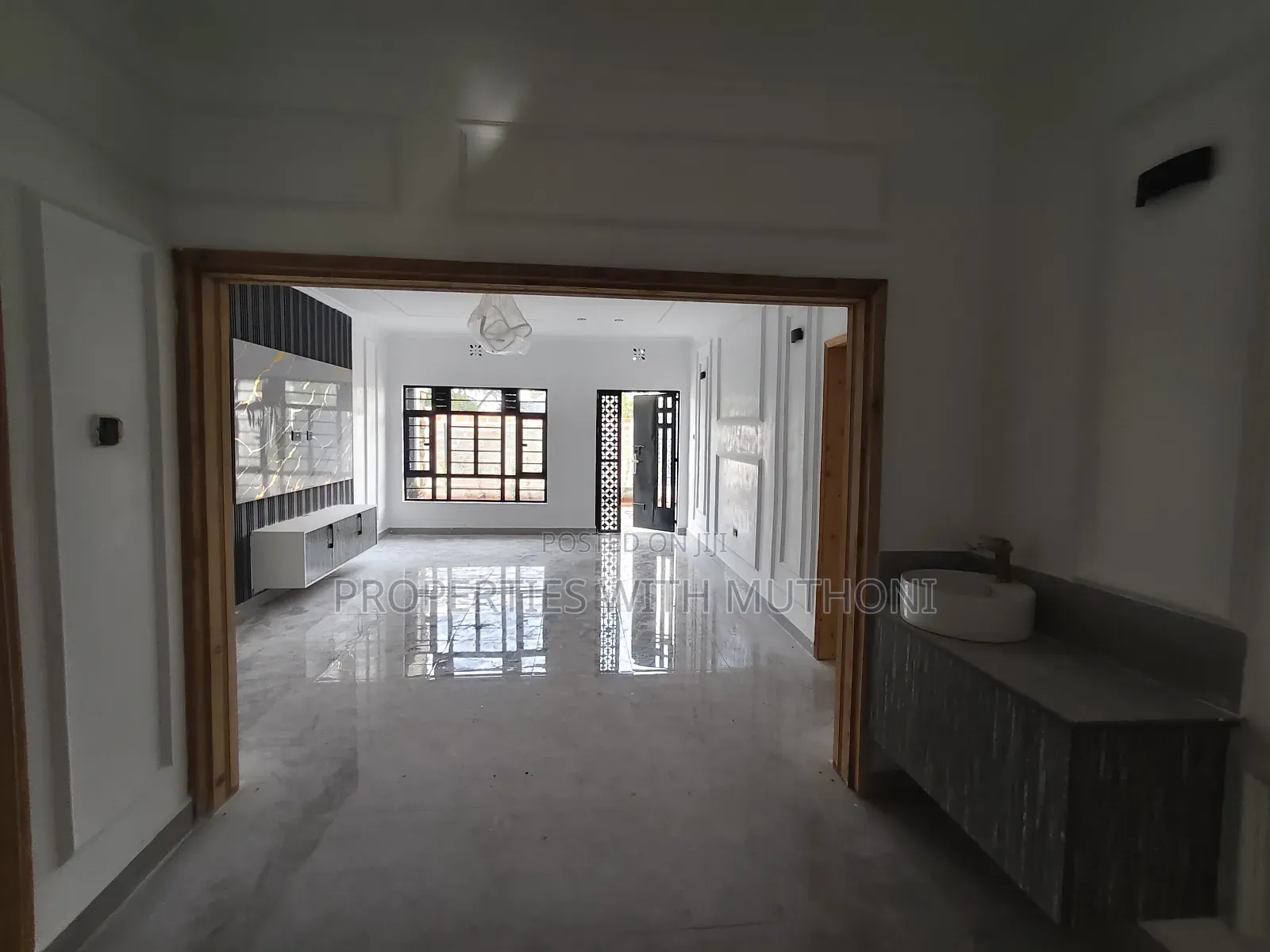 5bdrm Bungalow in Matasia for sale