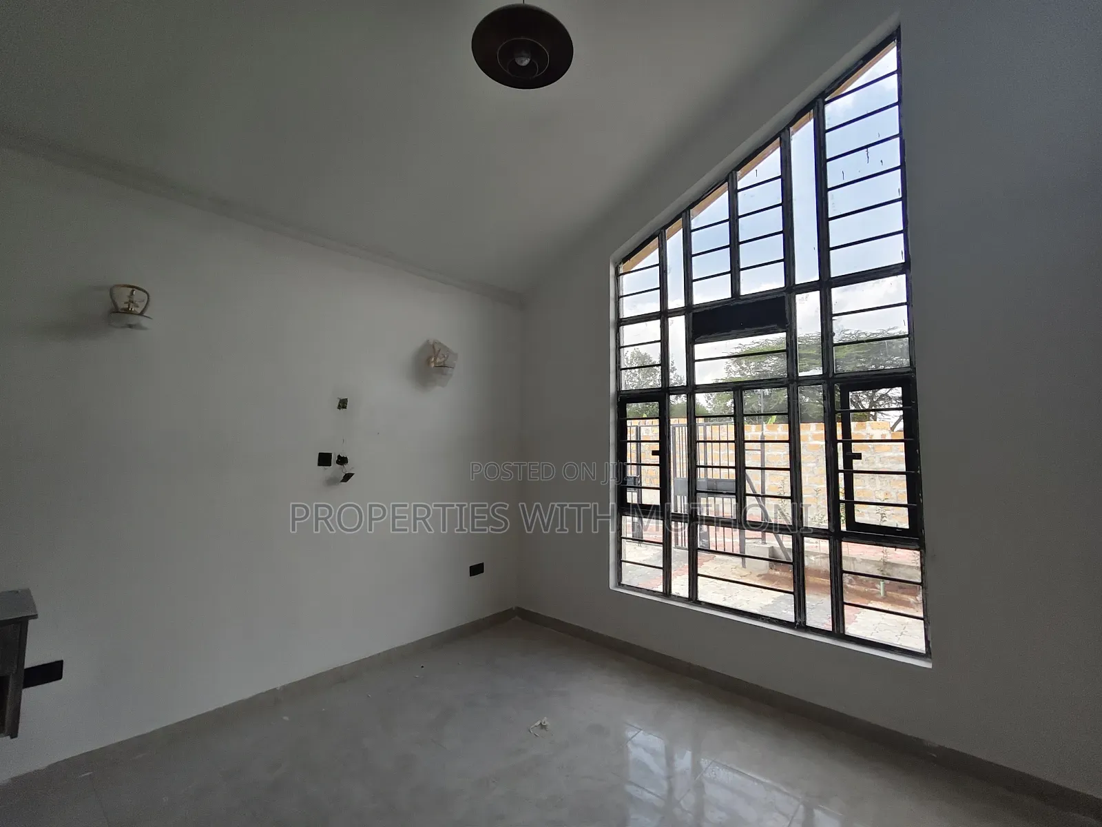 5bdrm Bungalow in Matasia for sale
