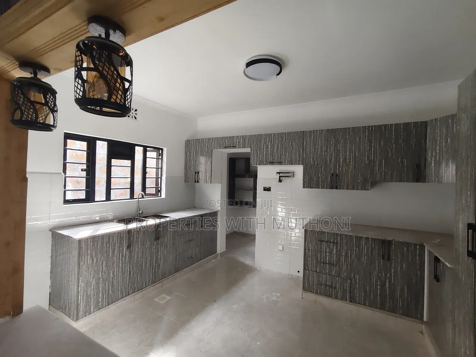 5bdrm Bungalow in Matasia for sale