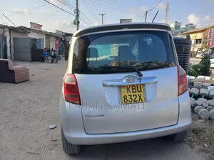 Toyota Ractis 2011 Silver