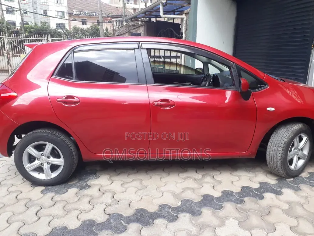 Toyota Auris 2008 Red