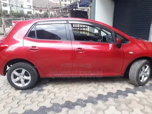 Toyota Auris 2008 Red