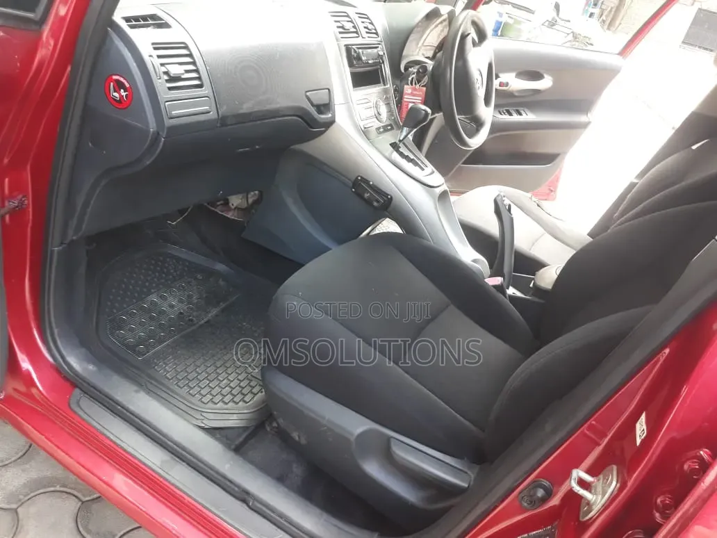 Toyota Auris 2008 Red