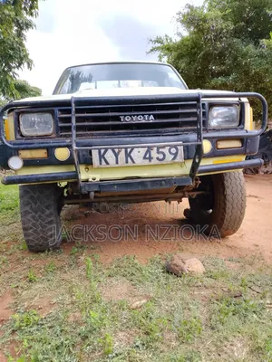 Toyota Hilux 1990 Beige