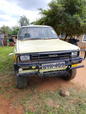 Toyota Hilux 1990 Beige