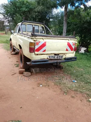 Toyota Hilux 1990 Beige