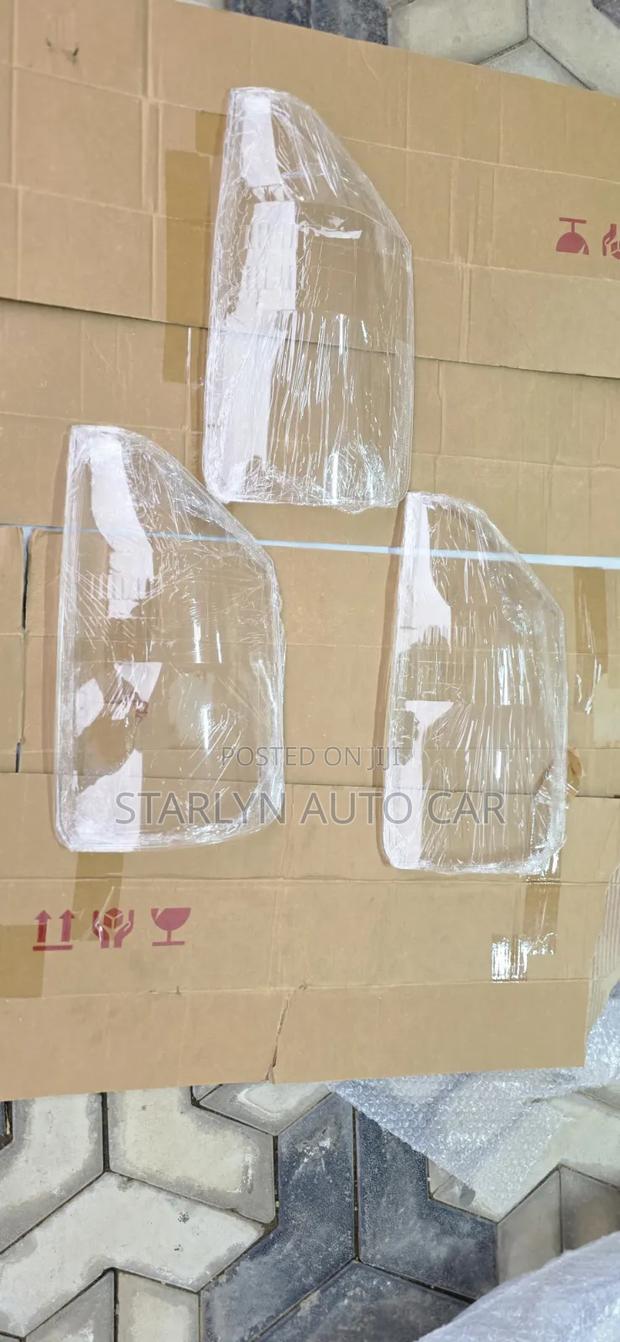 Toyota Noah 2008-2012 Tail Light Lens Replacement - thumbnail 2