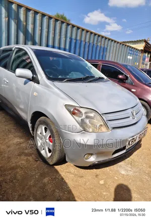 Toyota IST 2003 Silver