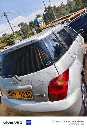 Toyota IST 2003 Silver