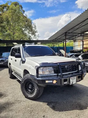 Toyota Land Cruiser 2002 White