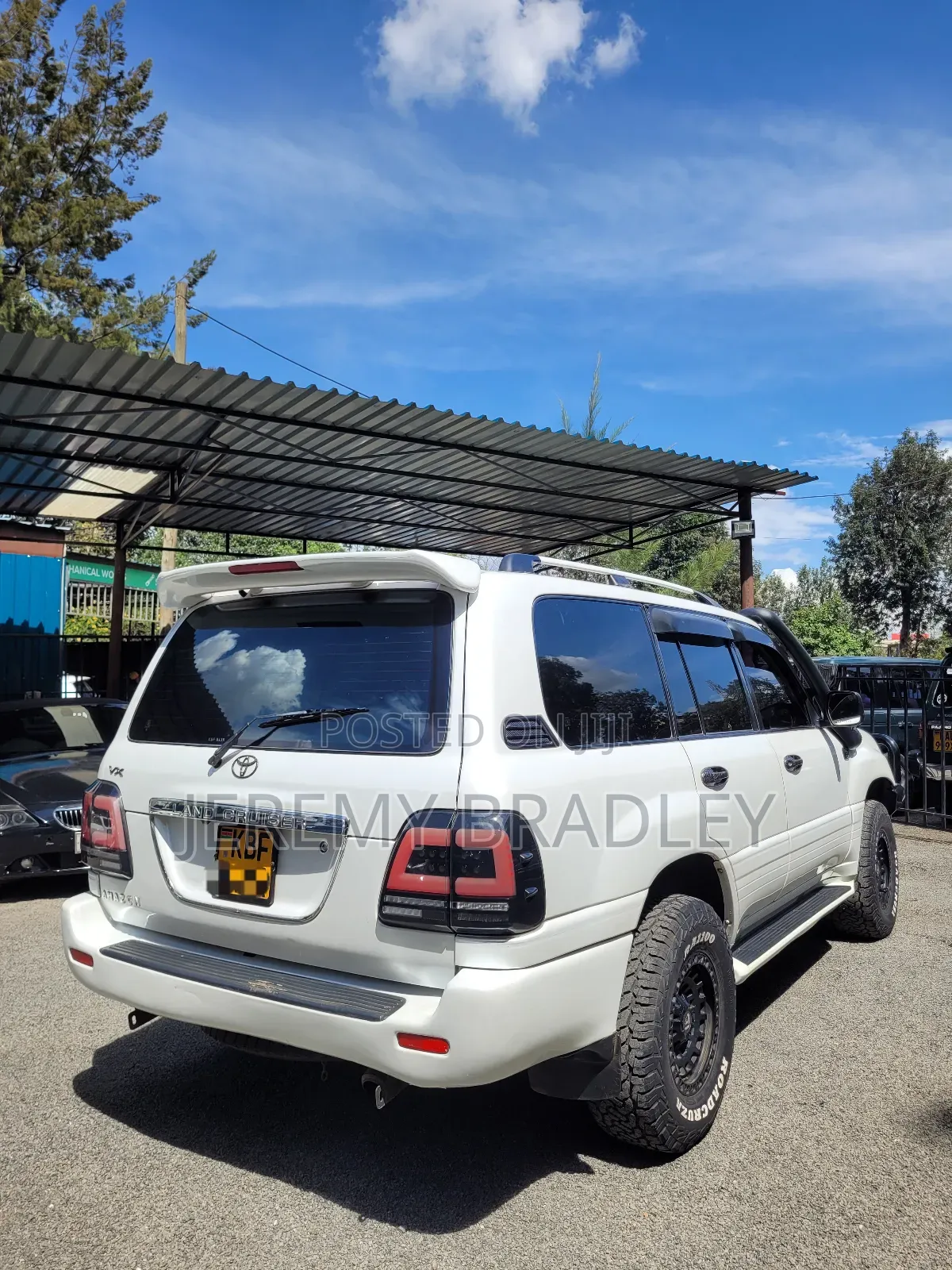 Toyota Land Cruiser 2002 White