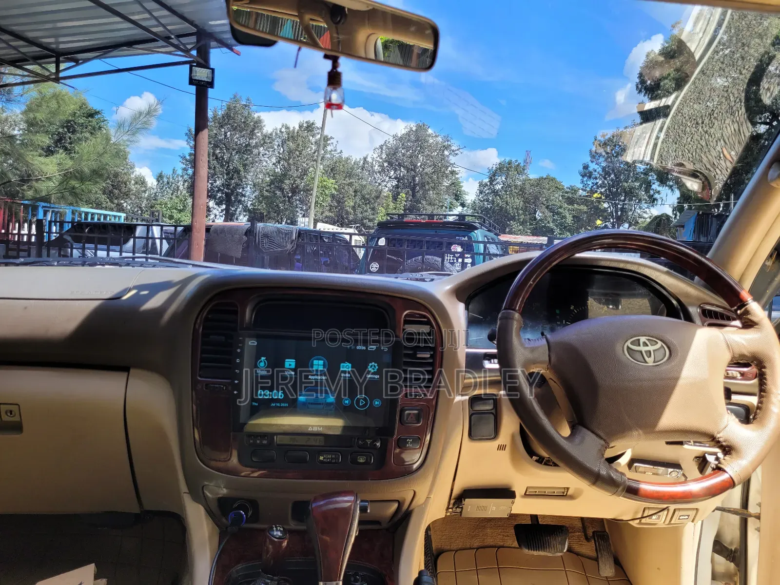 Toyota Land Cruiser 2002 White
